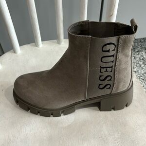 Guess boots size 10 woman